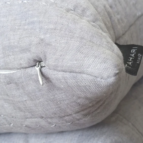 *Relisted* Tahari Home Set of 2 Euro Pillows Shams Pillow Inserts Chambray Blue - Picture 3 of 8